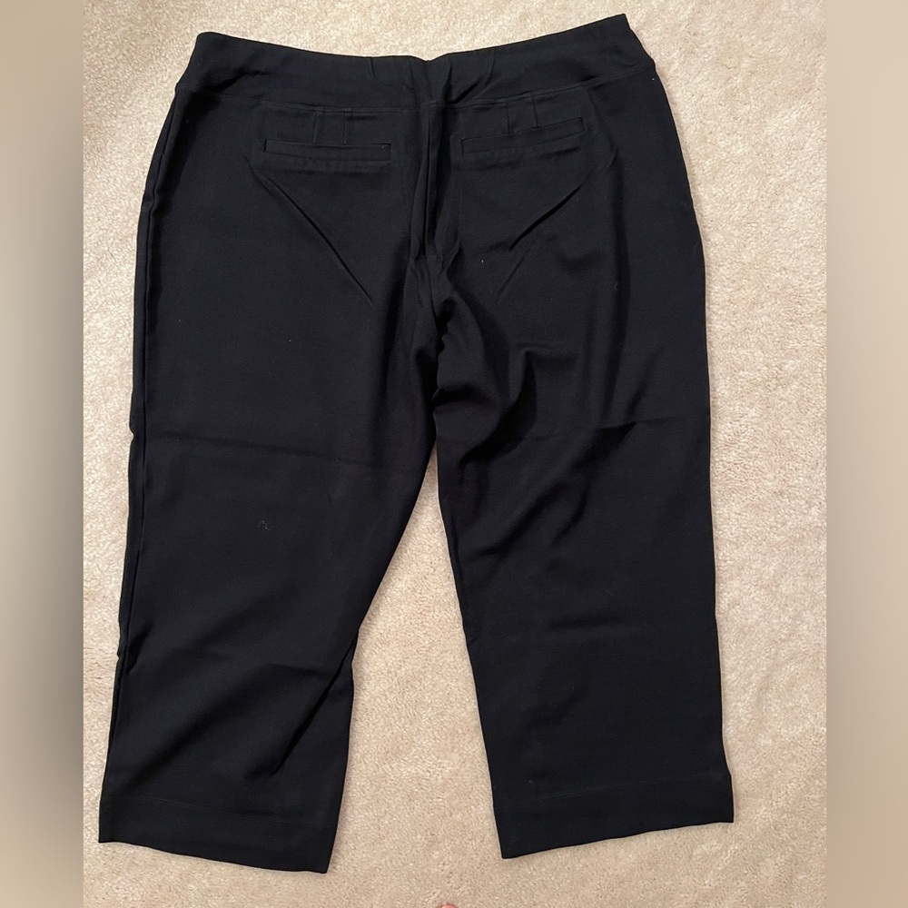 NWOT Soma Yoga Capri Pant Size M